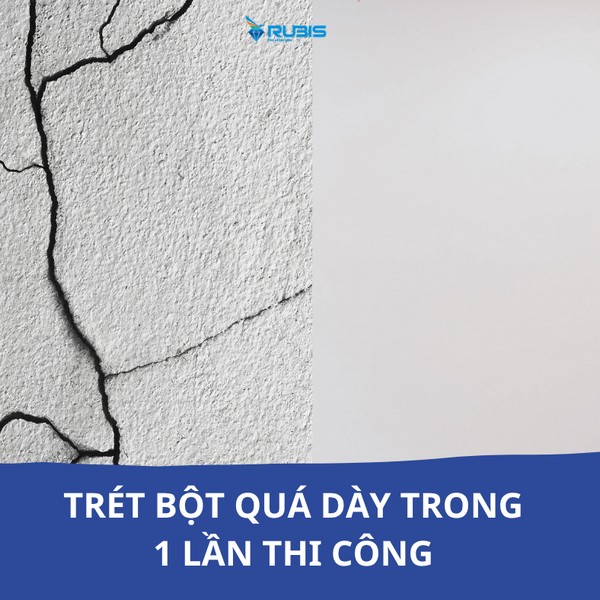 Tường xuất hiện vết nứt do trét bột quá dày trong một lần thi công, làm ảnh hưởng đến độ bền và thẩm mỹ bề mặt